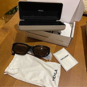 Vehla Felix sunglasses in Black/choc